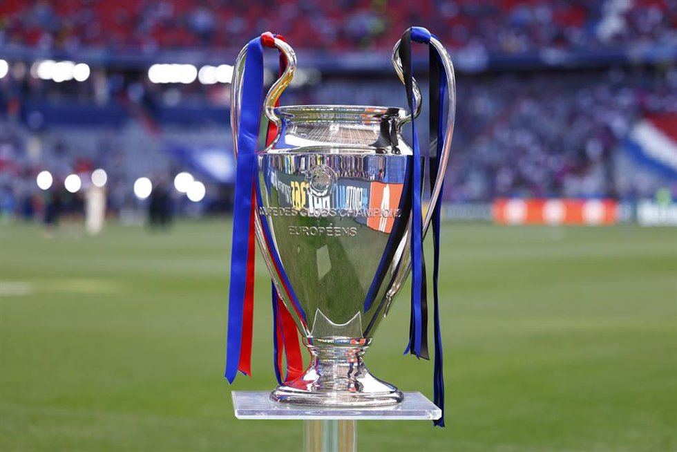 Archivo - El trofeo de la Liga de Campeones en la última final del torneo.