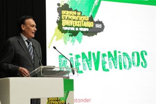 El consejero de Universidad, Investigación e Innovación, José Carlos Gómez Villamandos, durante su intervención en el Encuentro de Emprendimiento Universitario en Cádiz. 
