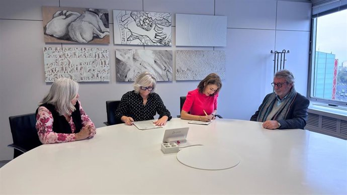 Paradores renueva su compromiso con la Fundación Mujeres para ayudar a personas huérfanas por violencia de género