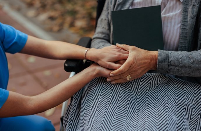 Imagen de recurso de una trabajadora del Servicio de Atención a la Dependencia.