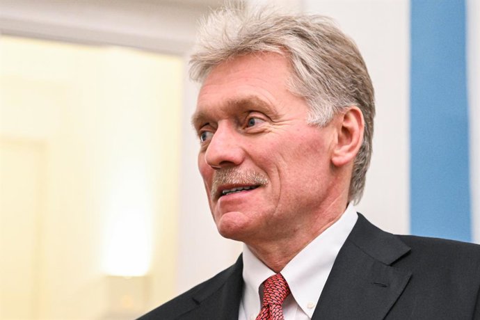 RÚSSIA, MOSCOU - 5 DE NOVEMBRO DE 2025: O secretário de imprensa da Presidência da Rússia, Dmitry Peskov, participa de uma reunião do Conselho de Relações Interétnicas no Kremlin de Moscou