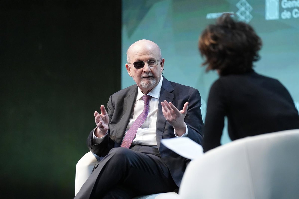 Rushdie accuses Trump of “turning the Republican Party into a cult” and compares him to a child