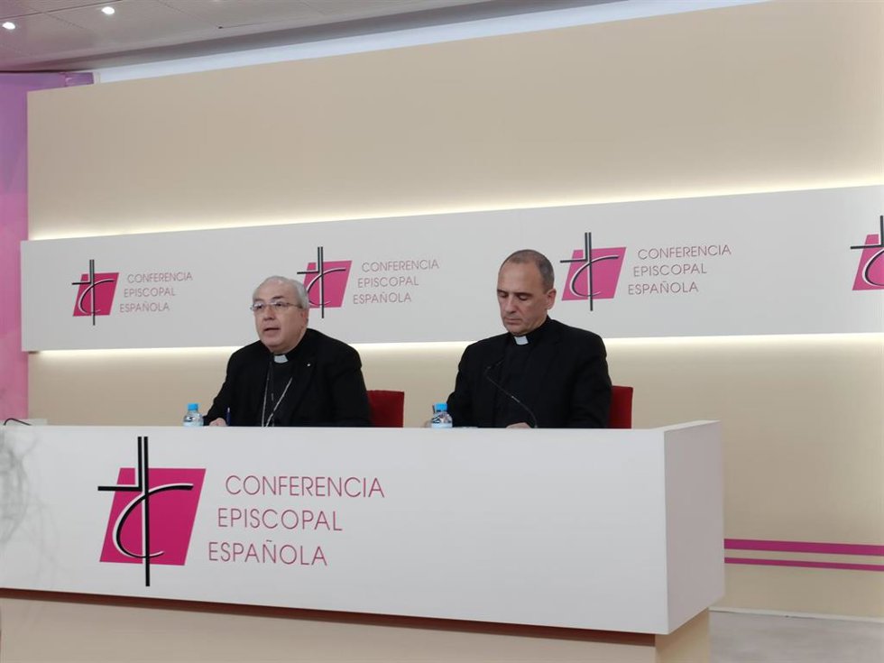 El secretario general de la CEE en una rueda de prensa posterior a la 128 reunión de la Asamblea Plenaria.