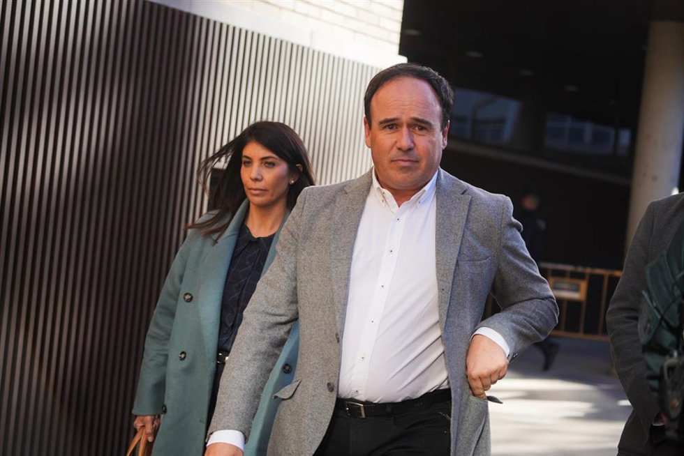 El  secretario general del PP de la Comunitat Valenciana, Juanfran Pérez Llorca, a su salida del juzgado de Catarroja. 