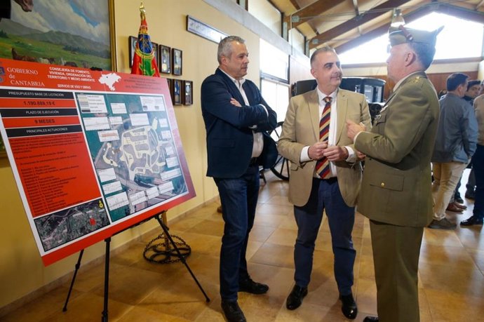 Media con el proyecto del nuevo espacio en el centro de cría caballar de Mazcuerras