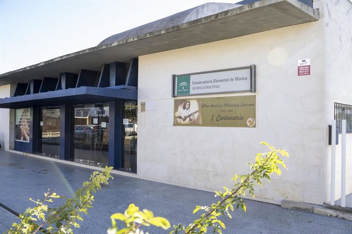 Fachada del conservatorio de Mairena del Aljarafe.