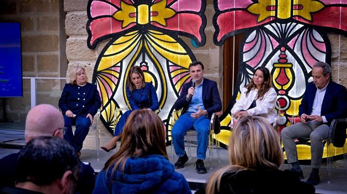 Bruno García presentando el programa 'Una Navidad para Cádiz'.
