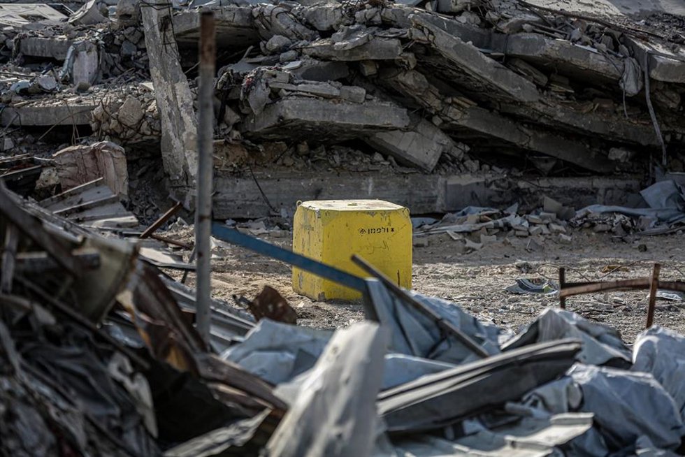 Punto de demarcación instalado por Israel para delimitar la 'línea amarilla', a la que se han replegado sus tropas en la Franja de Gaza tras el acuerdo alcanzado en octubre con Hamás para aplicar la primera fase de la propuesta de EEUU (archivo)