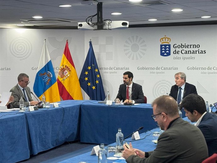 Empresarios, sindicatos y universidades acuerdan un plan de trabajo de estudio y formación para mejorar la productividad