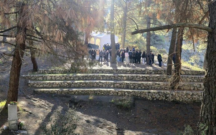 Visita del Instituto de Medicina Legal, la Fiscalía y la Universidad de Granada al Barranco de Víznar