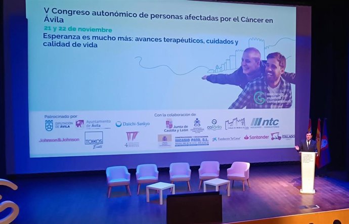 El presidente de la Junta de Castilla y León, Alfonso Fernández Mañueco, interviene en Ávila durante el V Congreso Autonómico de Personas Afectadas por el Cáncer.