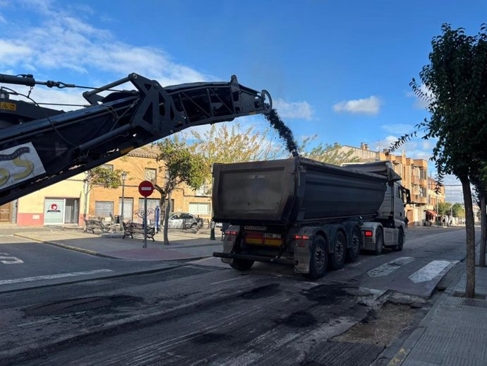 Trabajos de asfaltado en la NA-6840.
