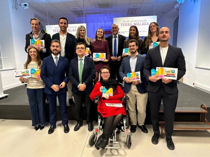 Los Premios Terra distinguen en Málaga trabajos sobre medusas, regeneración de suelo agrario y gestión forestal.