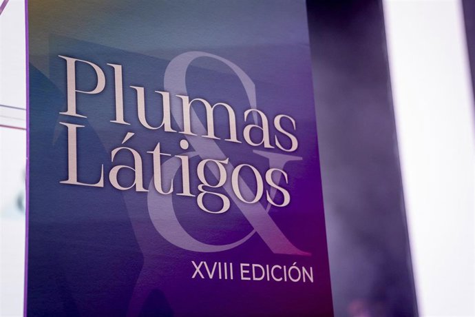 Archivo - Cartel de la XVIII edición de los Premios Plumas y Látigos 2024, organizado por FELGTBI+, a 22 de noviembre de 2024, en Madrid (España). 
