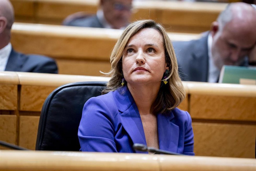 La ministra de Educación, Formación Profesional y Deportes, Pilar Alegría, durante una sesión plenaria, a 4 de noviembre de 2025, en Madrid (España). 