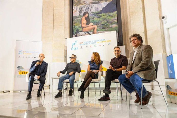 Los intérpretes Pedro Mari Sánchez, Juan Carlos Vellido, Pedro Casablanc y Eva Almaya durante la mesa redonda.