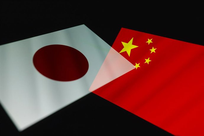 Archivo - December 2, 2024, Asuncion, Paraguay: Japan and China flags displayed on smartphone.