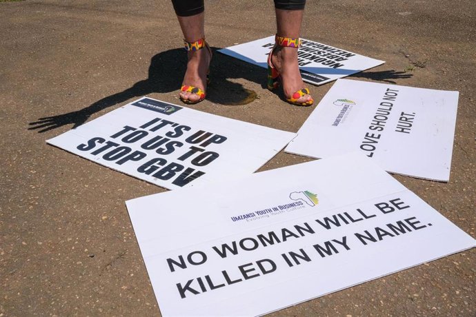 Archivo - Protestas contra la violencia de género en Sudáfrica (archivo).