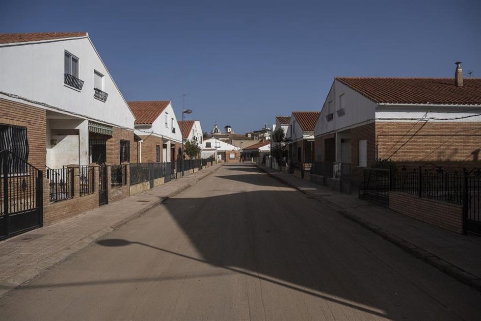 Archivo - Una calle del barrio de la Fuente, a un mes del paso de la DANA por Valencia, a 29 de noviembre de 2024, en Utiel, Valencia, Comunidad Valenciana (España). La DANA ha dejado un total de 222 víctimas mortales y cuatro desaparecidos. Además, arr