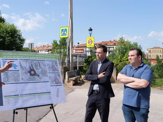 Presentación de proyecto al consejero de Política Local, Infraestructuras y Lucha contra la Despoblación, Daniel Osés,