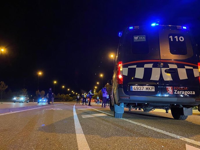 Policía Local de tráfico en un control