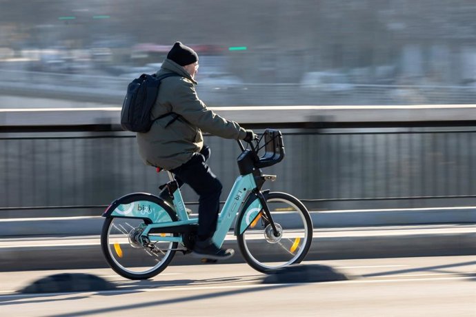 Un usuario de Bizi Zaragoza.