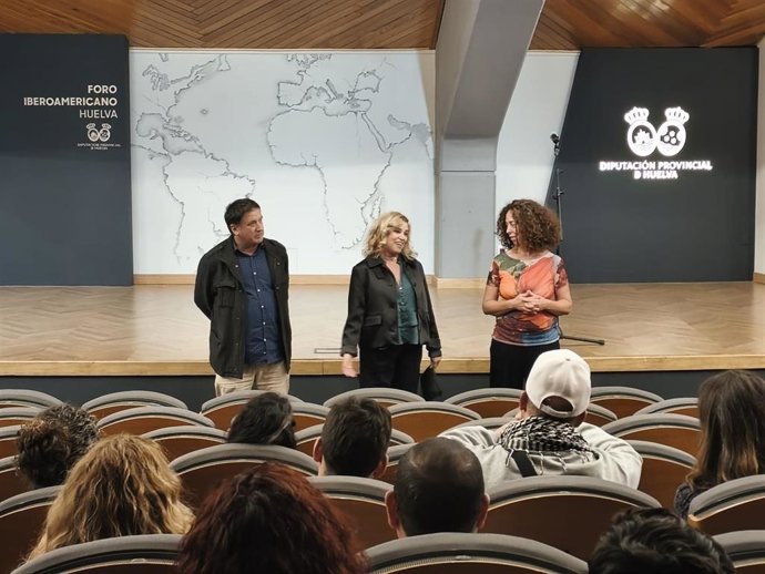 La diputada provincial de Cultura, en el acto de clausura de la octava edición de 'Dramaturgos entre Dramaturgias', en el Foro Iberoamericano de La Rábida.