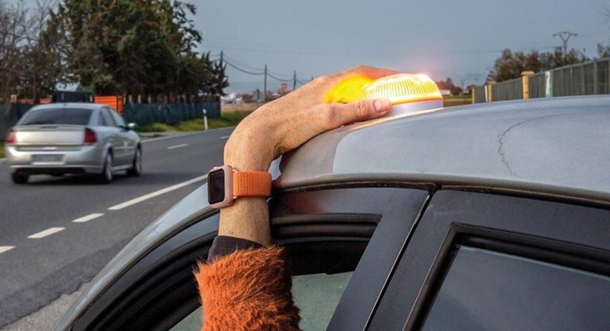 Cantabria aconseja sobre la baliza V16, obligatoria para la señalización de vehículos inmovilizados a partir de enero