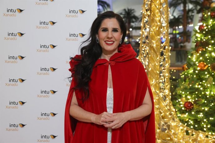 Diana Navarro en el encendido de Navidad de intu Xanadú