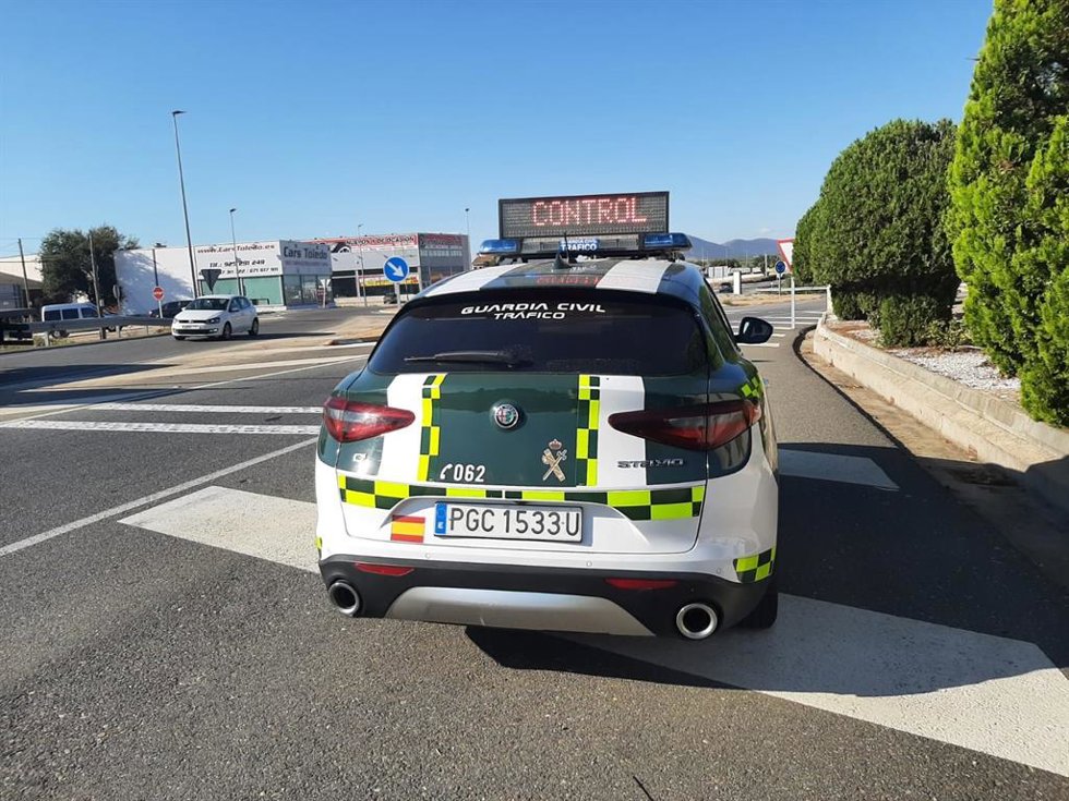 Archivo - Imagen de recurso de una campaña de tráfico de la Guardia Civil.