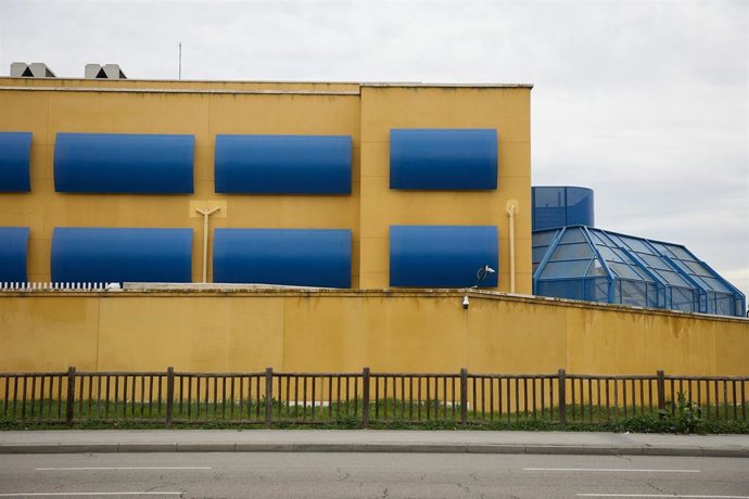 Archivo - Fachada del Centro de Internamiento para Extranjeros (CIE) de Madrid, a 21 de febrero de 2024, en Madrid (España). 