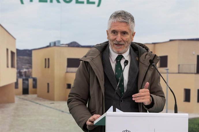 El ministro del Interior, Fernando Grande-Marlaska, interviene en la inauguración del nuevo cuartel de la Guardia Civil en Utrillas, Teruel