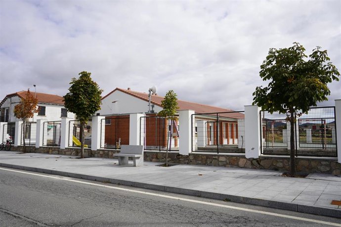 Catorce municipios llevarán a cabo obras de mejora en sus centros educativos gracias a una inversión de 300.000 euros cofinanciada por Junta de Castilla y León, Diputación y ayuntamientos