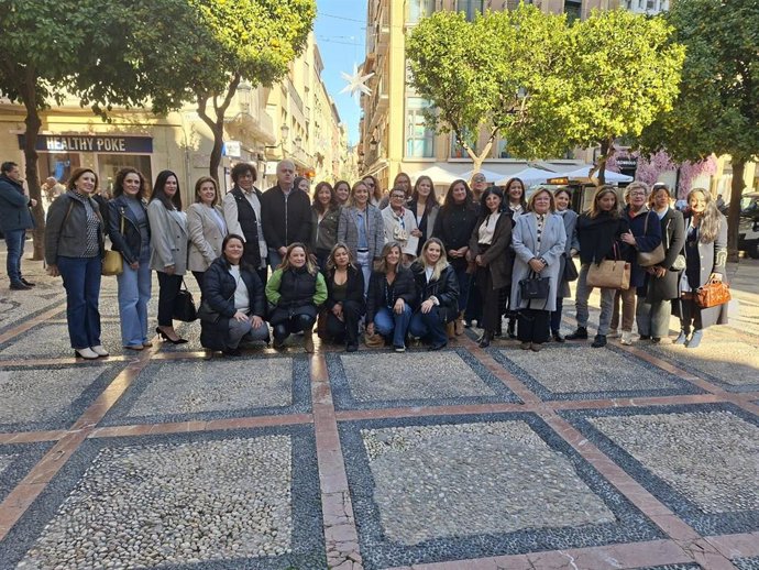 La vicesecretaria de Política Social y Estado de Bienestar del PPRM, Conchita Ruiz, en la celebración de un café tertulia con colectivos de mujeres