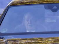 El rey Juan Carlos I llega al Palacio de El Pardo para celebrar en familia el 50 aniversario de su proclamación