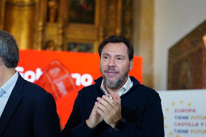 El ministro de Transportes y Movilidad Sostenible, Óscar Puente, durante la segunda jornada de la Escuela de Gobierno del PSOECyL, en el Palacio de Fonseca, a 22 de noviembre de 2025, en Salamanca, Castilla León (España)