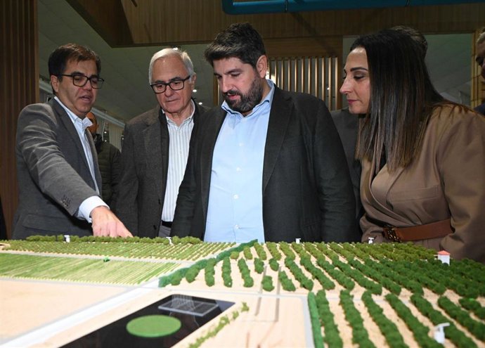 El presidente de la Comunidad, Fernando López Miras, en la Feria Internacional de Producción y Tecnología Agrícola (Hortifruit) 2025, celebrada en Ifepa, en Torre Pacheco.