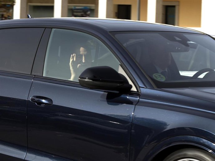 El Rey Juan Carlos a su llegada al Palacio El Pardo, a 22 de noviembre de 2025, en Madrid (España).