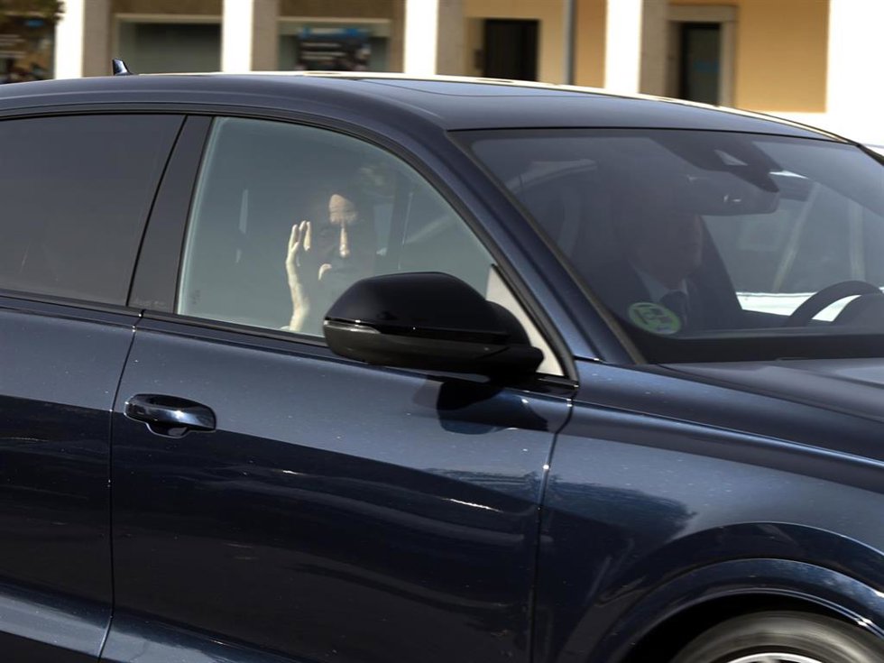 El Rey Juan Carlos a su llegada al Palacio El Pardo, a 22 de noviembre de 2025, en Madrid (España).