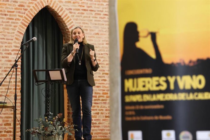 La vicepresidenta y consejera de Familia e Igualdad de Oportunidades, María Isabel Blanco Llamas, este sábado en el I encuentro 'Mujer y Vino',