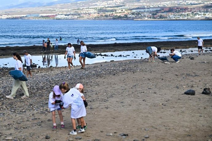 Arona (Tenerife) inaugura la 'Spring Surfest Las Américas Pro', con cuatro campeonatos y actividades de concienciación