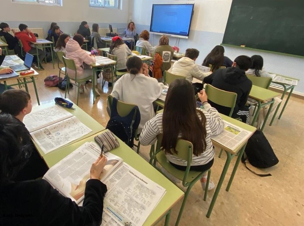 Archivo - Taller en un aula.-ARCHIVO