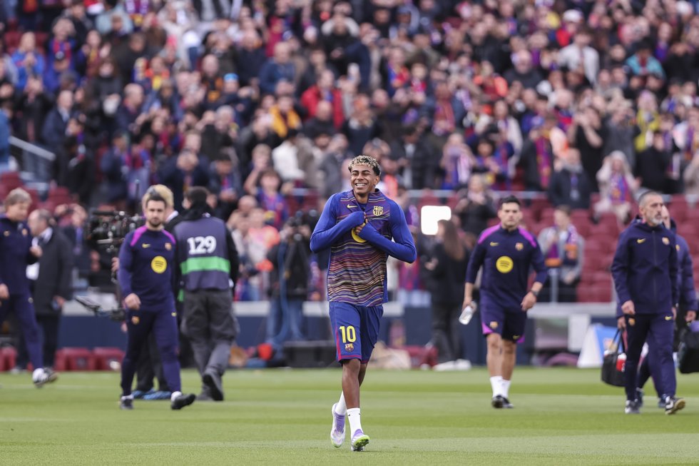 Lamine Yamal of FC Barcelona smiles during the Spanish league, La Liga EA Sports, football match played between FC Barcelona and Athletic Club  at Spotify Camp Nou stadium on November 22, 2025 in Barcelona, Spain.