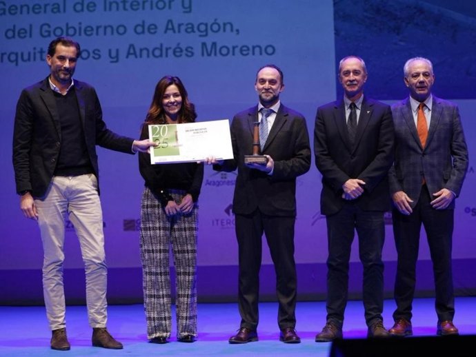 Entrega del premio a la Mejor Iniciativa Pública en Edificación.