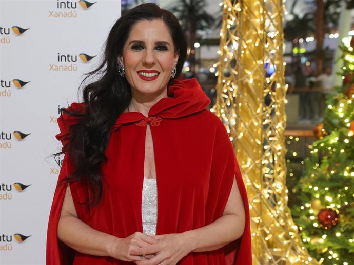 Diana Navarro en el encendido navideño de intu Xanadú.