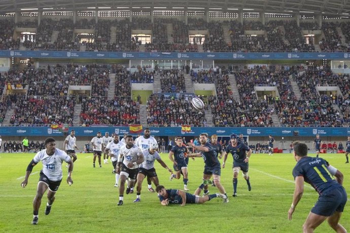 España planta cara también a Fiyi en Málaga