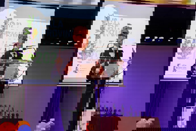 El presidente de la Diputación, Salvador Fuentes, en la entrega de los Premios Juventud.