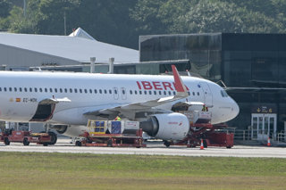 Archivo - Avión de Iberia en el aeropuerto de Alvedro, a 19 de agosto de 2024, en A Coruña, Galicia