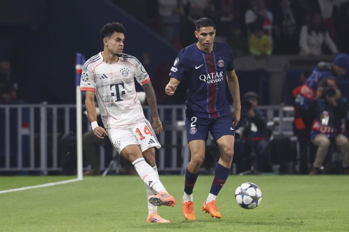November 4, 2025, Paris, France, France: Luis Diaz (FC Bayern Munich) Vs Achraf Hakimi