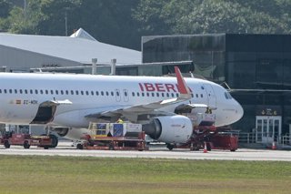 Archivo - Avión de Iberia en el aeropuerto de Alvedro, a 19 de agosto de 2024, en A Coruña, Galicia